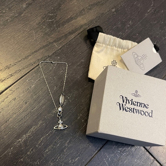 VIVIENNE WESTWOOD SILVER SUZIE Orb bracelet w/dust bag box full set - Picture 1 of 8
